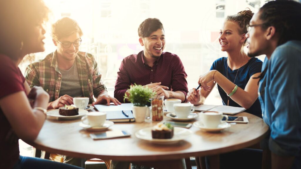 Gruppe im Gespräch – Teamwork und Austausch